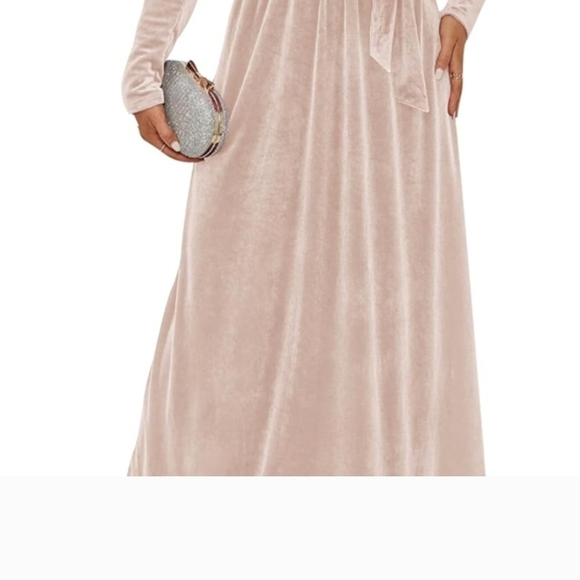 Chic Long Sleeve Velvet Dress in Cream - Picture 12 of 16